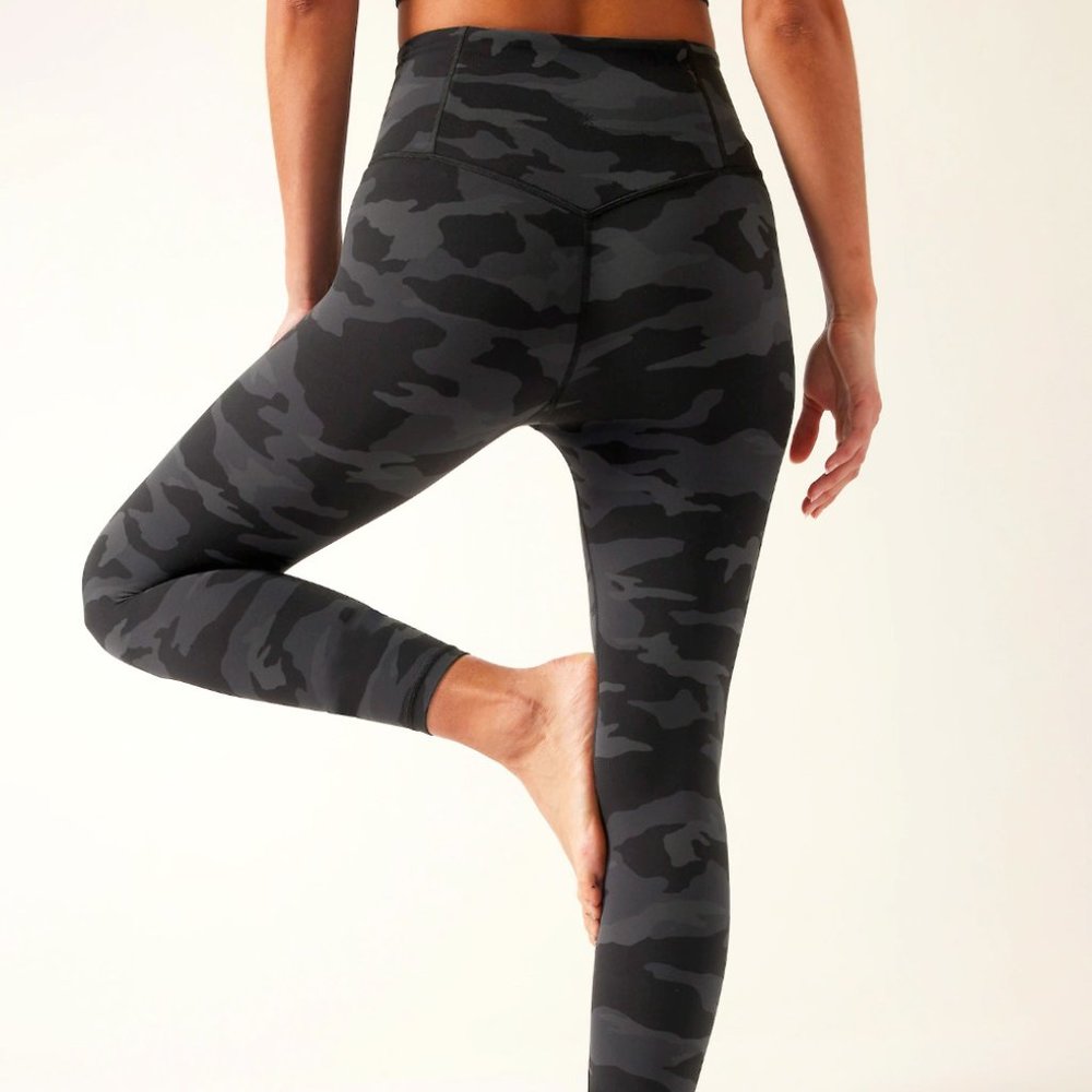 Athleta Elation Camo 7/8 Tights (LIKE NEW)